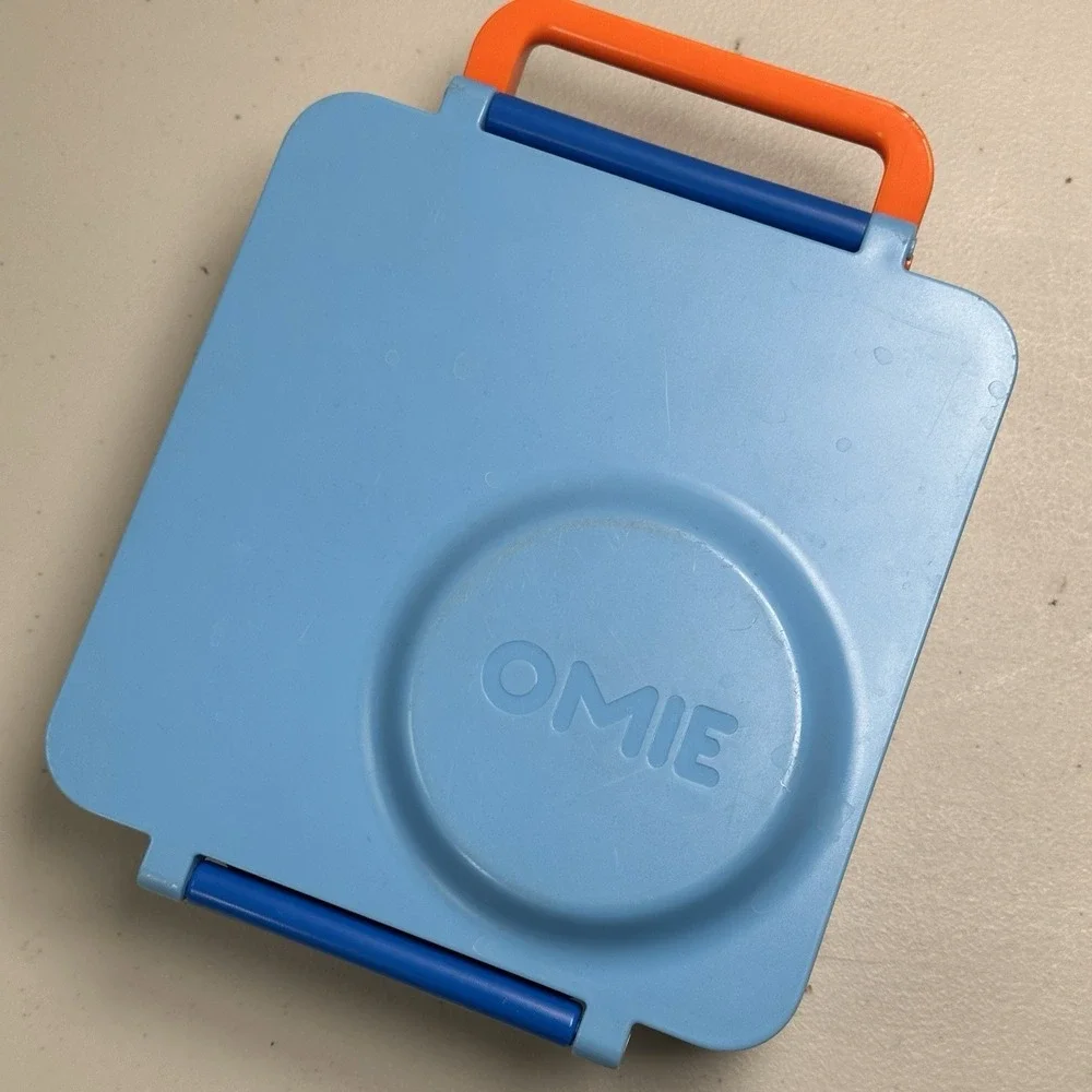 OmieBox Insulated Bento Box, 3 compartments, MISSING HOT FOOD CONTAINER